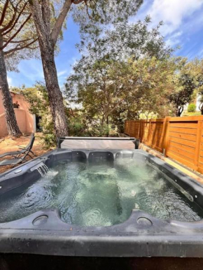 Logement Mésange600m à pied de SantaGiulia Jacuzzi